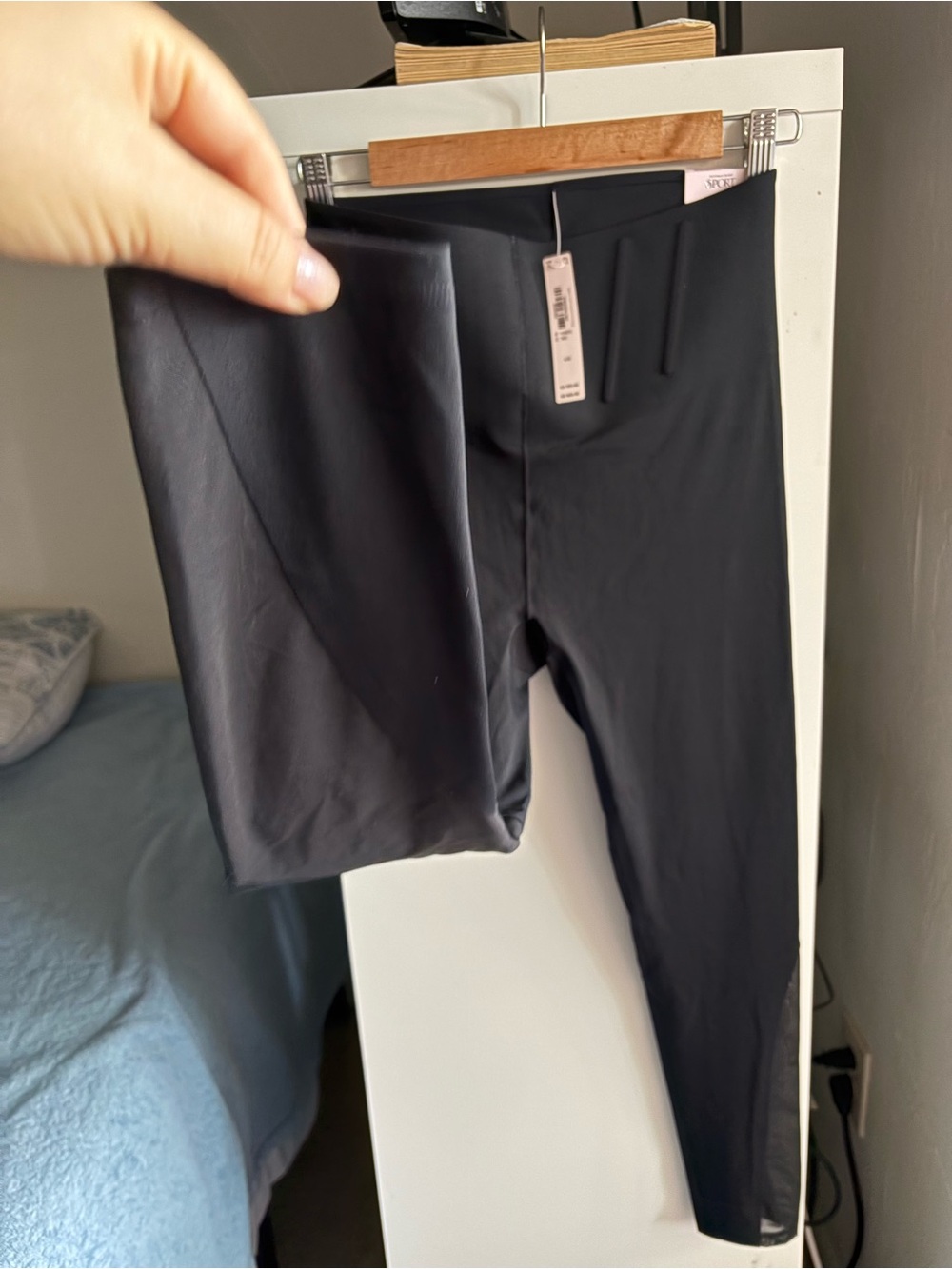Victoria's Secret Black High-Waist Leggings - Picture 4 of 7